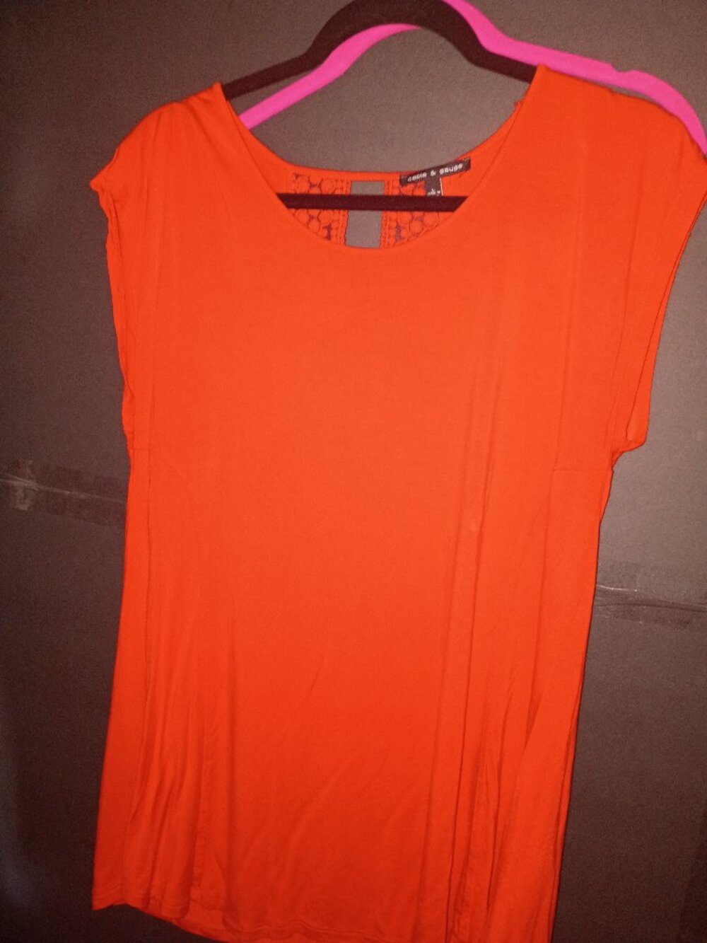 Great condition cable and gauge sleeve less shirt size large